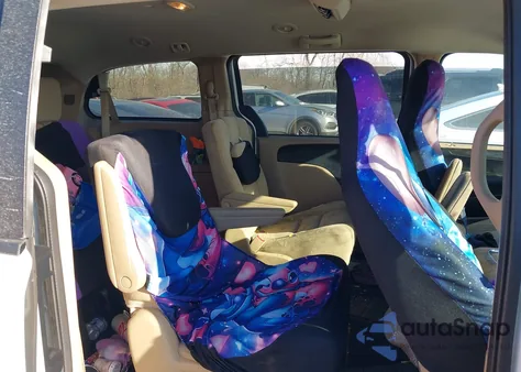 2016 Dodge Grand Caravan Sxt z USA, uszkodzony, nr VIN 2C4RDGCG2GR375210